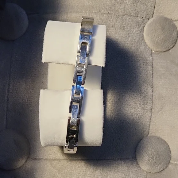 Vintage Tommy Hilfiger Watch - Picture 3 of 4